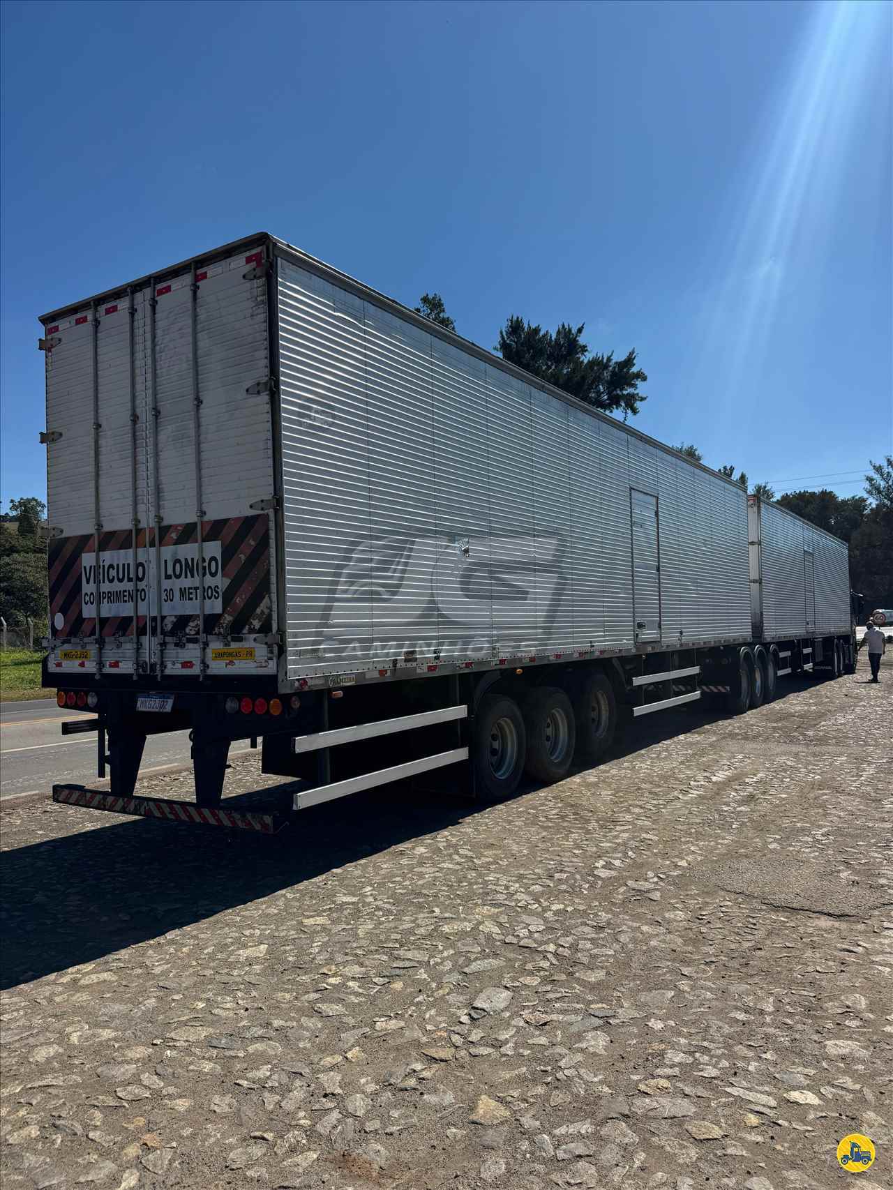 BAU FURGAO de JG Veículos e Caminhões